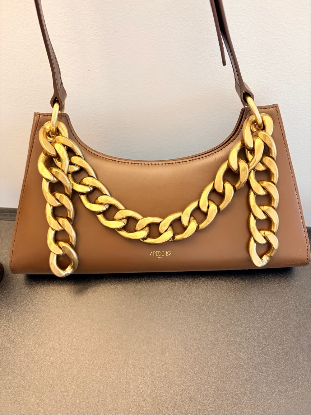 Apede Mod real leather Brown Shoulder Bag with Gold Chain